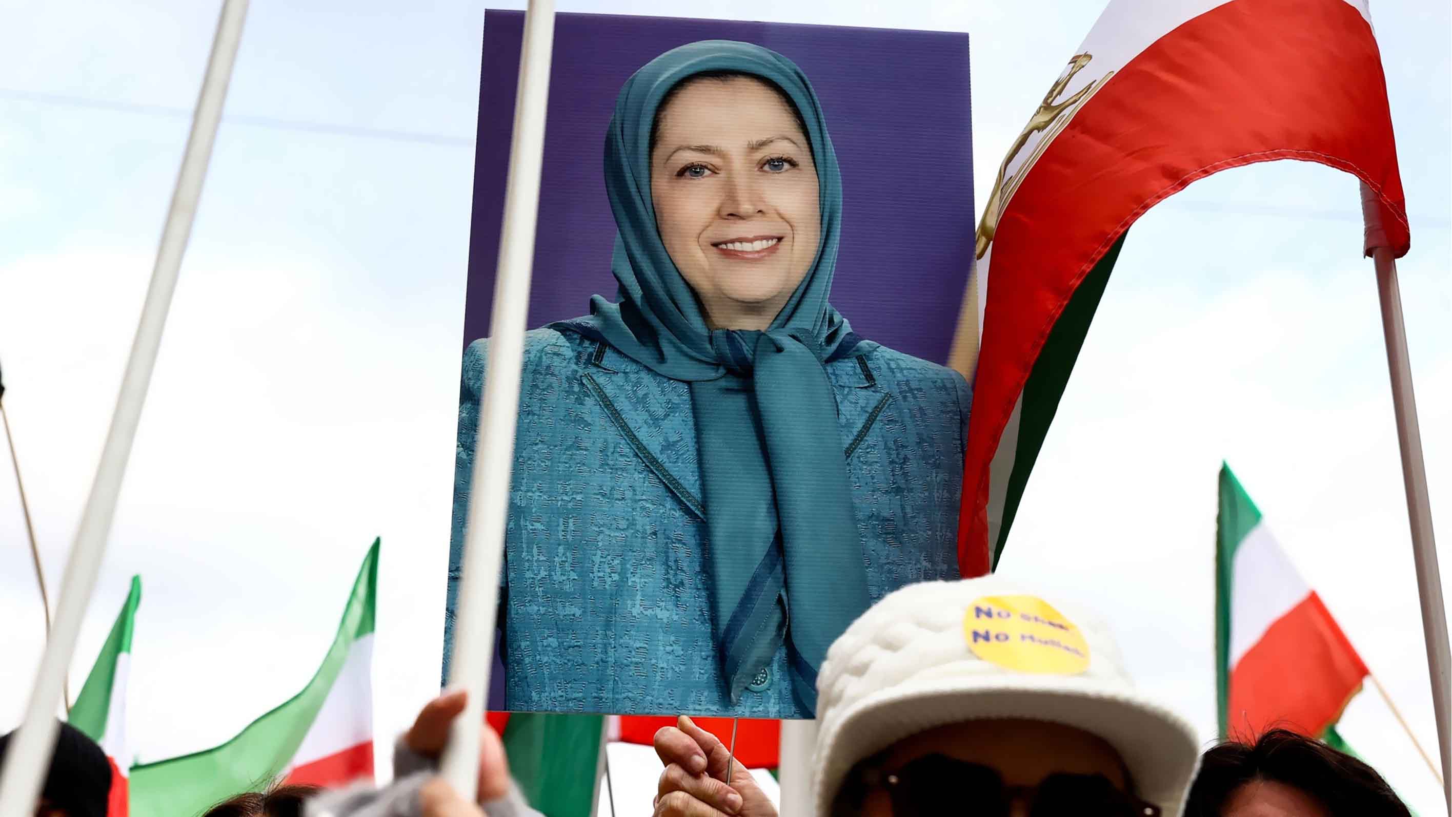 توكل كرمان توجه رسالة إلى المقاومة الإيرانية